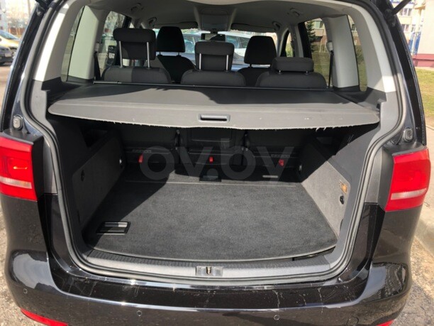 Volkswagen Touran II, 5 мест, 2010 г.