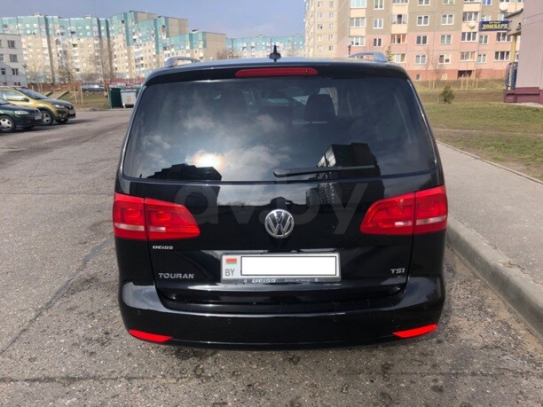 Volkswagen Touran II, 5 мест, 2010 г.