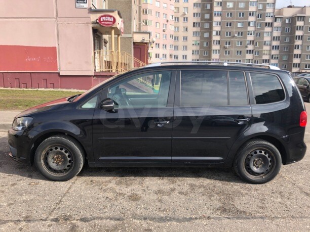 Volkswagen Touran II, 5 мест, 2010 г.