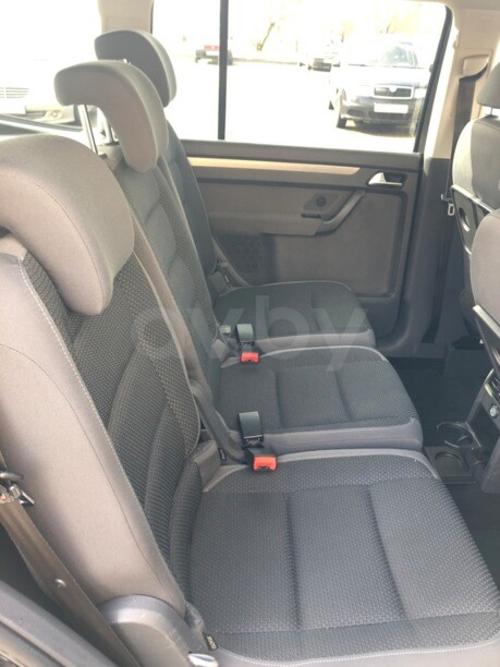 Volkswagen Touran II, 5 мест, 2010 г.