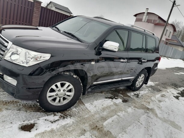 Toyota Land Cruiser J200, 7 мест, 2011 г.
