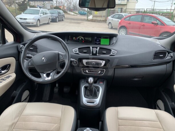 Renault Grand Scenic III · 2-й рестайлинг, 5 мест, 2016 г.