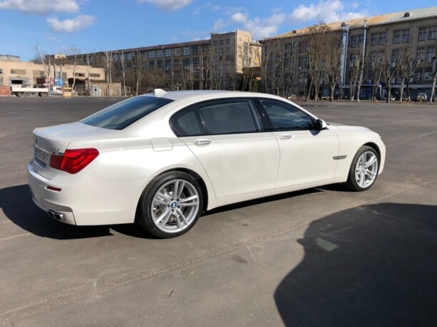 BMW 7 серия F02 (Long), 2010 г.