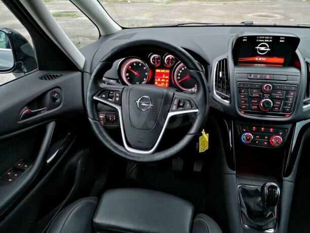 Opel Zafira C, 7 мест, 2015 г.