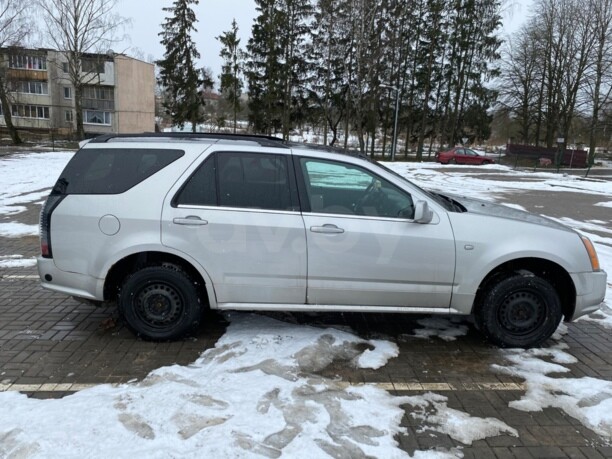 Cadillac SRX I, 5 мест, 2005 г.