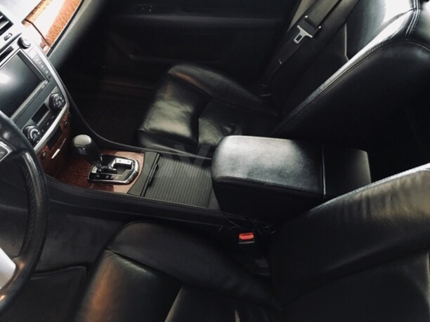 Cadillac SRX I, 5 мест, 2008 г.