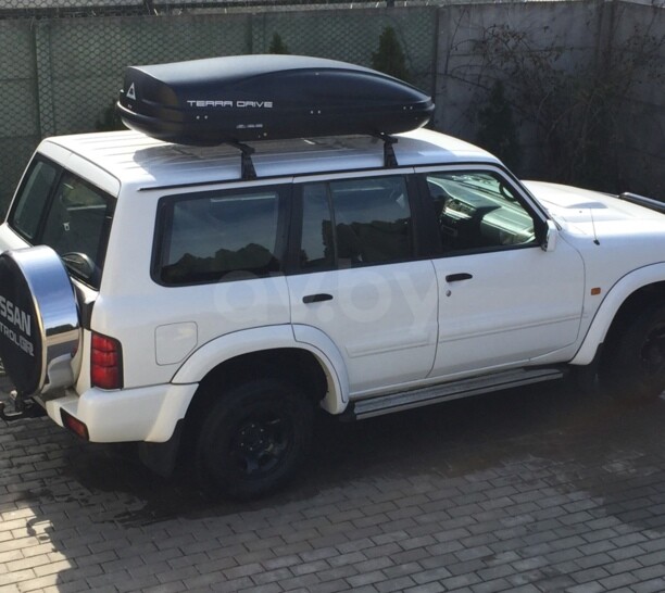 Nissan Patrol Y61, 7 мест, 2002 г.