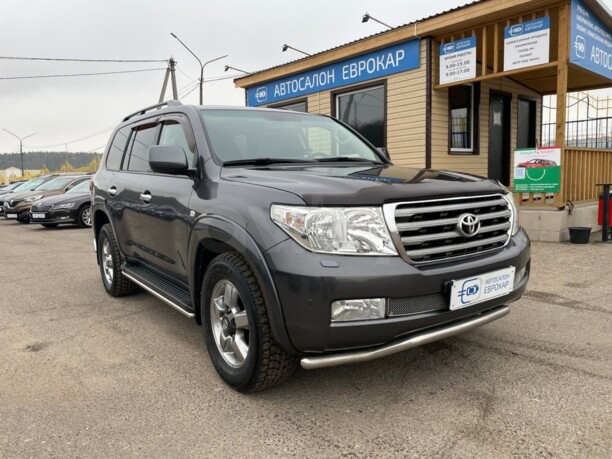 Toyota Land Cruiser J200, 7 мест, 2008 г.
