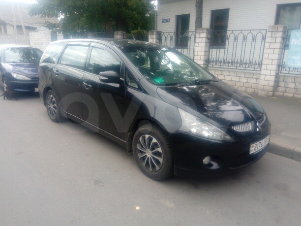 Mitsubishi Grandis, 7 мест, 2005 г.