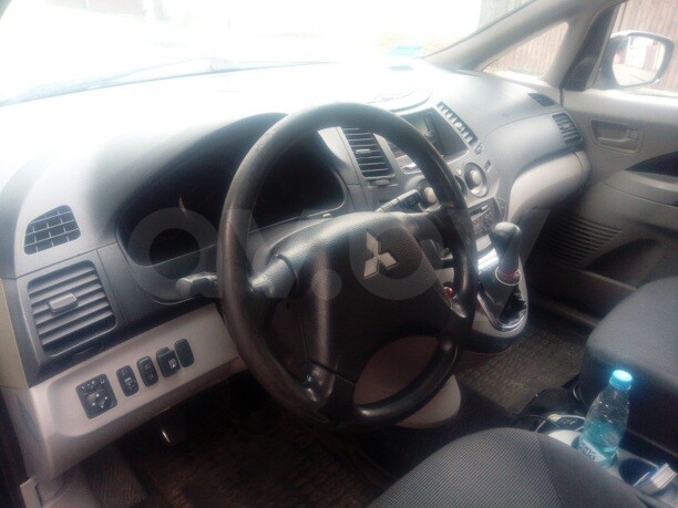Mitsubishi Grandis, 7 мест, 2005 г.