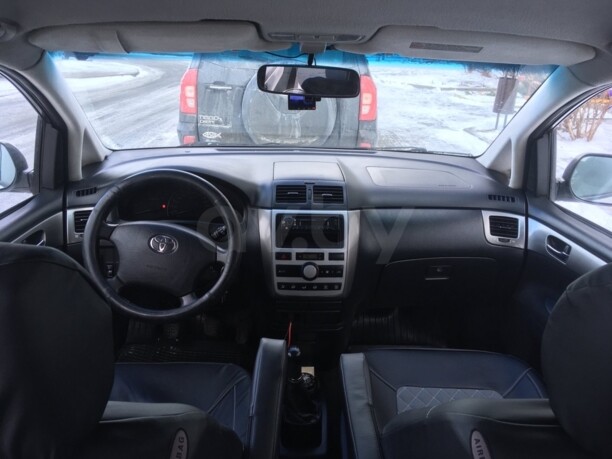 Toyota Avensis Verso I · Рестайлинг, 7 мест, 2004 г.