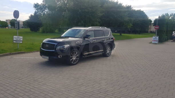 Infiniti QX56 II, 7 мест, 2010 г.