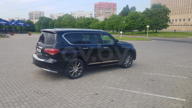 Infiniti QX56 II, 7 мест, 2010 г.