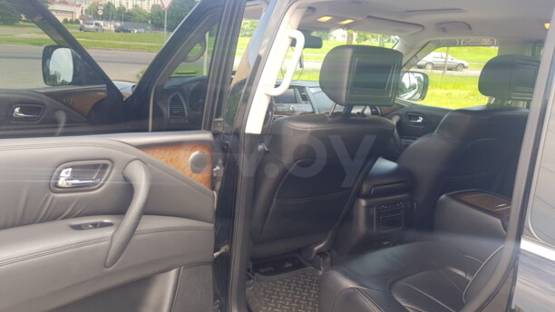 Infiniti QX56 II, 7 мест, 2010 г.