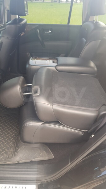 Infiniti QX56 II, 7 мест, 2010 г.