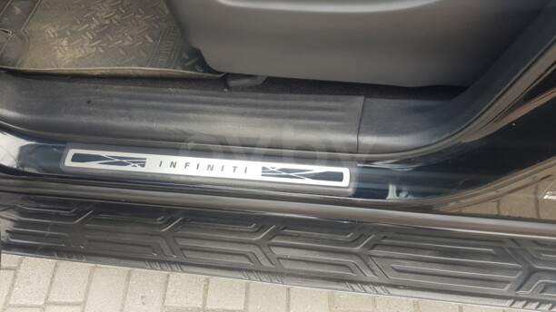 Infiniti QX56 II, 7 мест, 2010 г.
