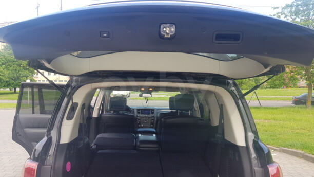 Infiniti QX56 II, 7 мест, 2010 г.