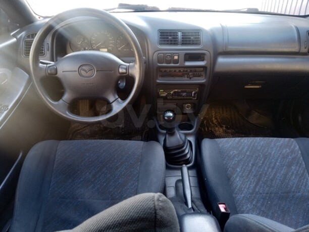 Mazda 323F, 1998 г.