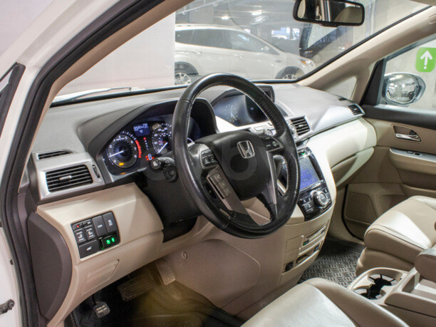 Honda Odyssey V, 7 мест, 2014 г.