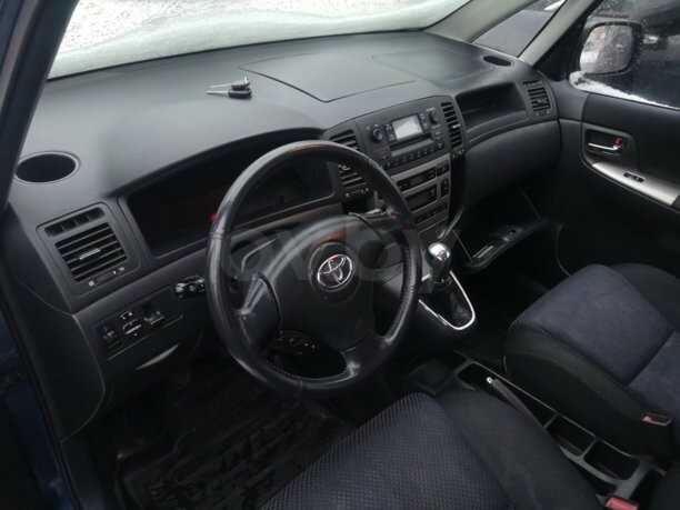 Toyota Corolla Verso I (E110), 5 мест, 2003 г.