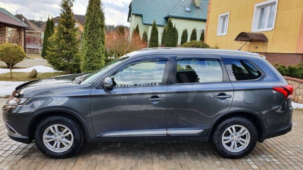 Mitsubishi Outlander III · 2-й рестайлинг, 5 мест, 2015 г.