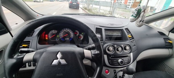 Mitsubishi Grandis, 7 мест, 2008 г.