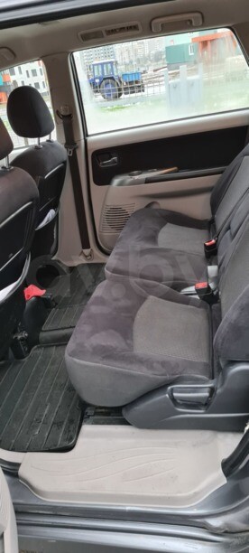 Mitsubishi Grandis, 7 мест, 2008 г.