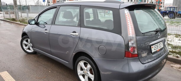 Mitsubishi Grandis, 7 мест, 2008 г.