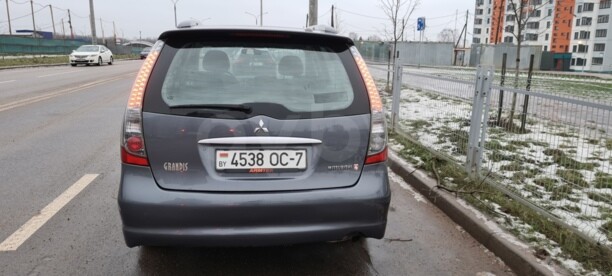 Mitsubishi Grandis, 7 мест, 2008 г.