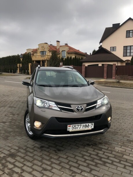 Toyota RAV4 IV (XA40), 5 мест, 2014 г.