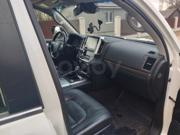 Toyota Land Cruiser J200 · 2-й рестайлинг, 5 мест, 2016 г.