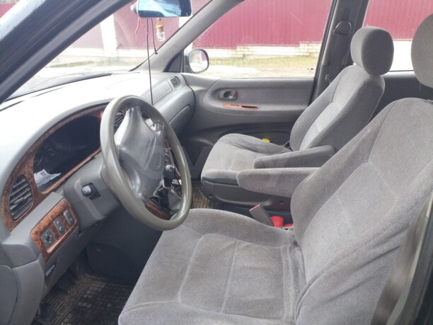 Kia Carnival I, 7 мест, 2001 г.