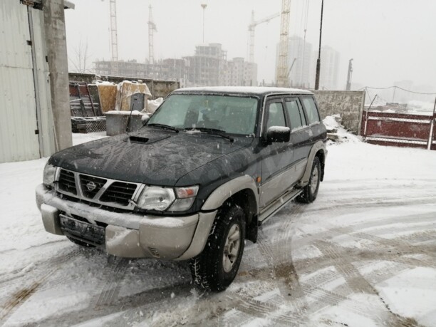 Nissan Patrol Y61, 7 мест, 2000 г.