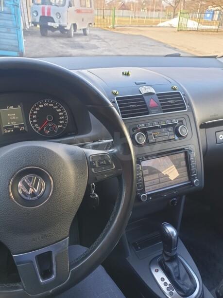 Volkswagen Touran II, 5 мест, 2012 г.