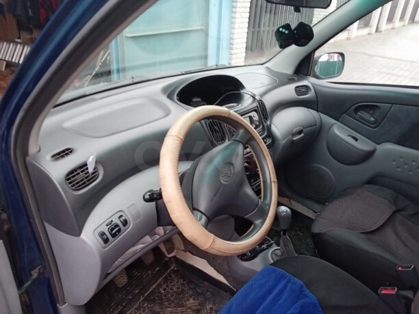 Toyota Yaris Verso, 2000 г.