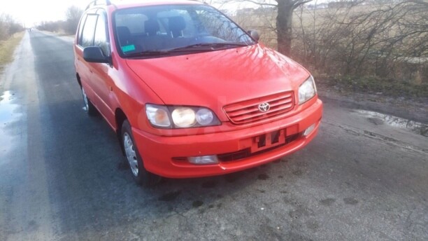 Toyota Picnic, 5 мест, 2000 г.