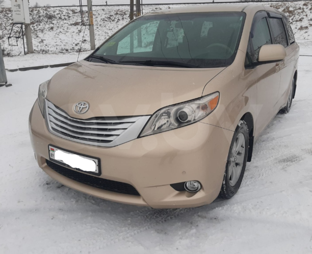 Toyota Sienna III (XL30), 7 мест, 2010 г.