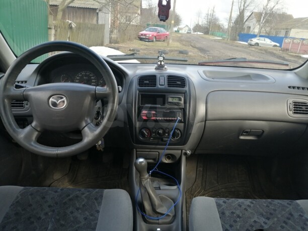 Mazda 323F, 2001 г.