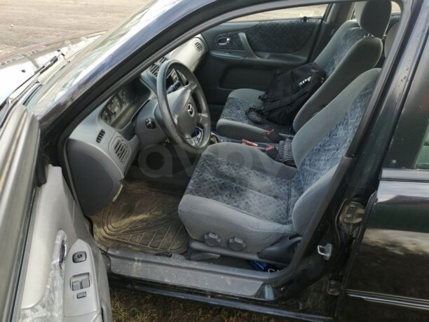 Mazda 323F, 2001 г.