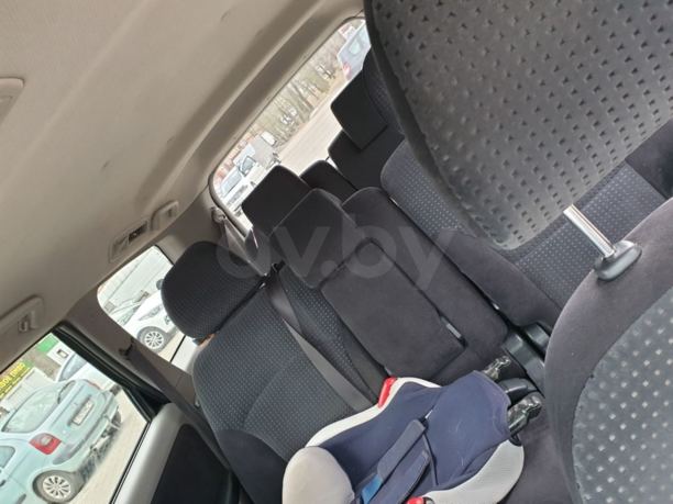 Mitsubishi Grandis, 7 мест, 2006 г.