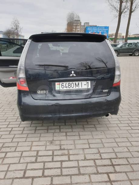 Mitsubishi Grandis, 7 мест, 2006 г.