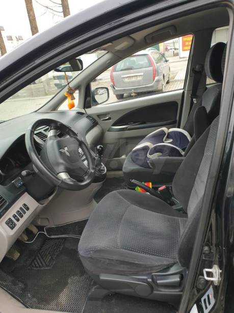 Mitsubishi Grandis, 7 мест, 2006 г.