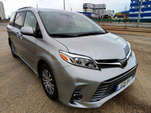 Toyota Sienna III (XL30), 7 мест, 2018 г.