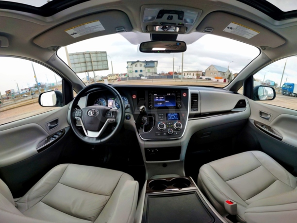 Toyota Sienna III (XL30), 7 мест, 2018 г.