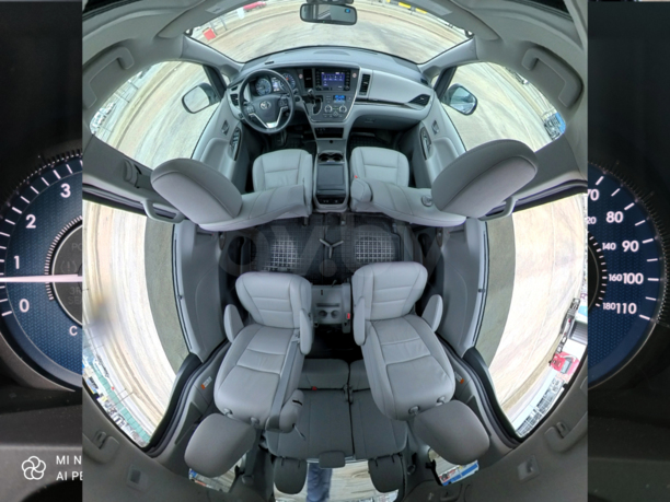 Toyota Sienna III (XL30), 7 мест, 2018 г.