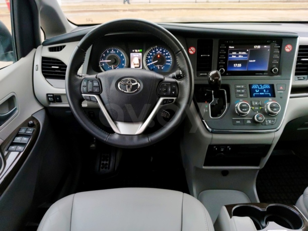 Toyota Sienna III (XL30), 7 мест, 2018 г.