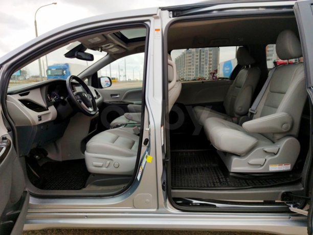 Toyota Sienna III (XL30), 7 мест, 2018 г.