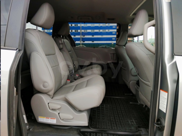 Toyota Sienna III (XL30), 7 мест, 2018 г.