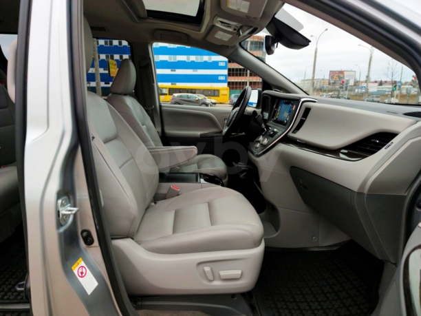 Toyota Sienna III (XL30), 7 мест, 2018 г.