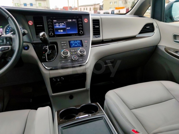 Toyota Sienna III (XL30), 7 мест, 2018 г.